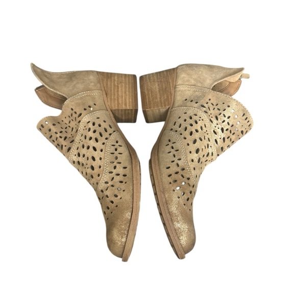 Sofft Wyoming Laser Cut Metallic Bootie Size 7.5 - Picture 3 of 5